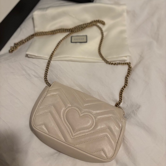Gucci Cream and Gold Crossbody Bag with Quilted Design - Picture 2 of 7